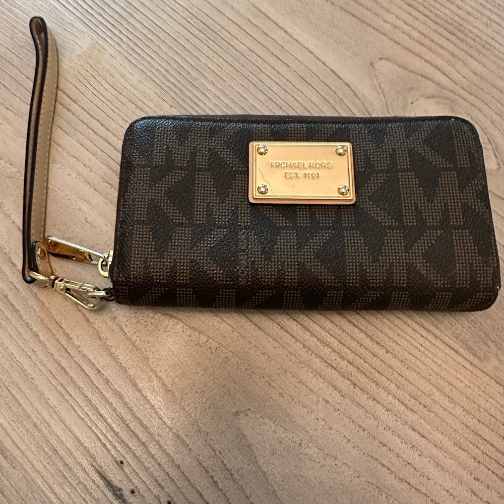 Michael Kors wristlet